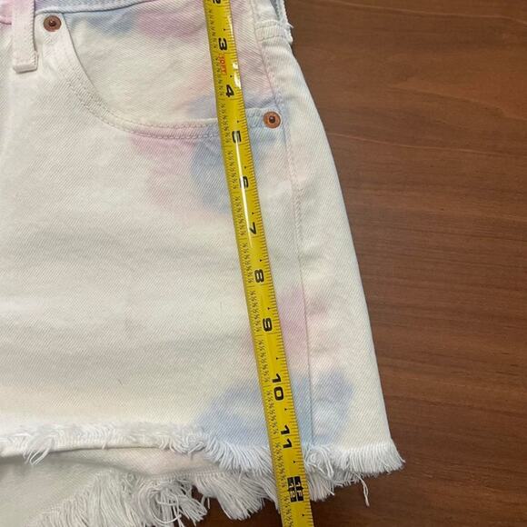 Levi’s 501 White Tie-Dye Cutoff Shorts – Size W28 - Picture 7 of 8